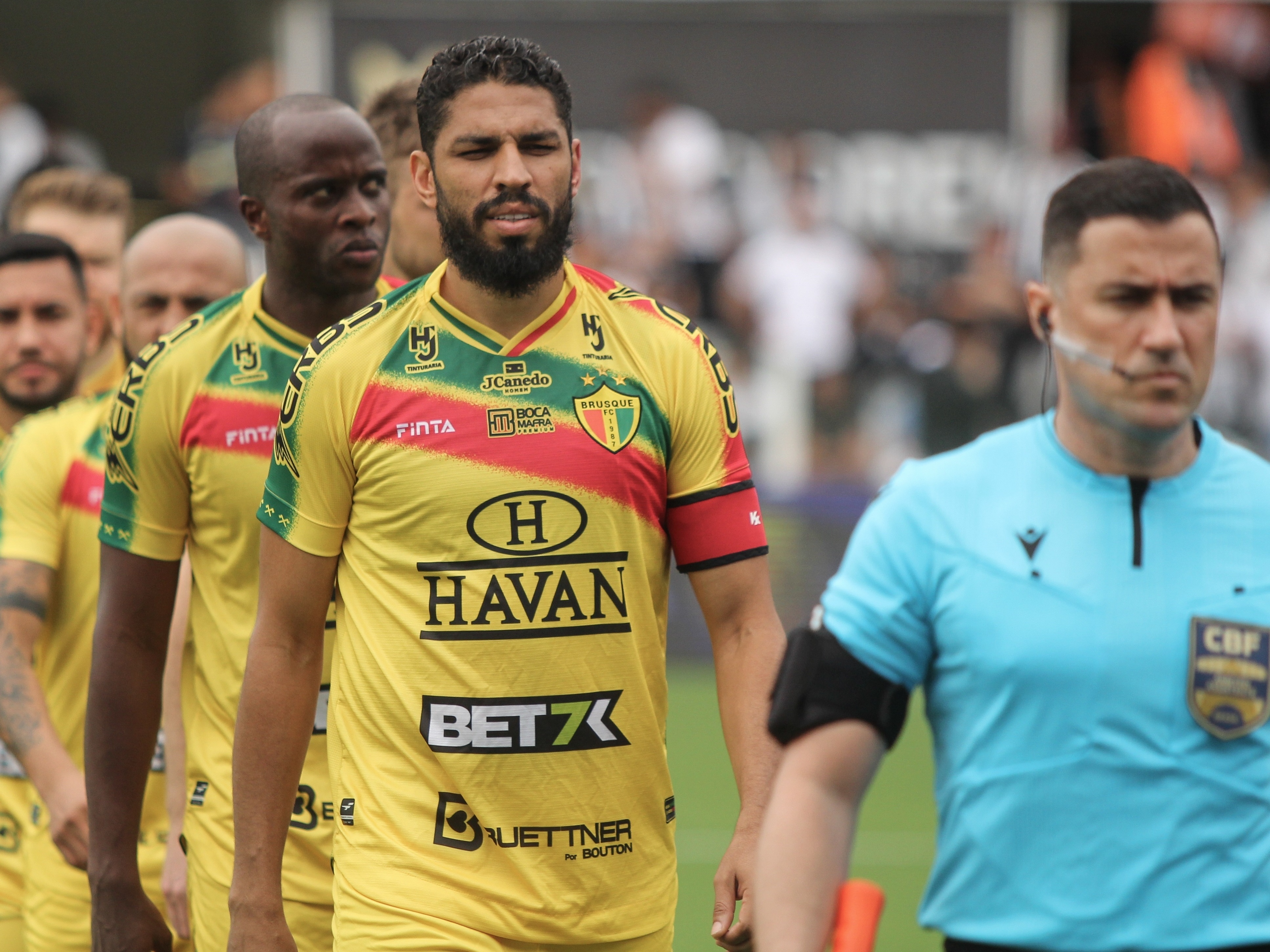 Após goleada na Vila, zagueiro do Brusque decreta acesso do Santos