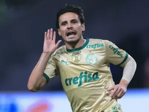 Veiga renasce, Palmeiras vira melhor ataque da Série A e gruda no Botafogo