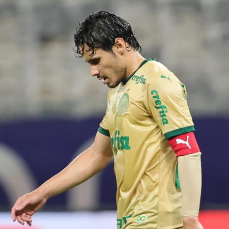 Raphael Veiga, meio-campista do Palmeiras, durante jogo contra o Cruzeiro pelo Brasileirão