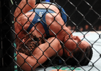 Kayla Harrison finaliza Julianna Peña e conquista cinturão peso-galo no UFC 316