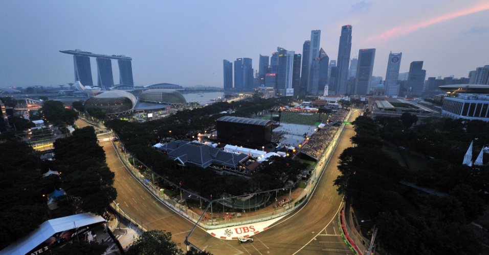 Vista geral do circuito de Marina Bay, em Cingapura, que recebeu treino oficial neste sábado