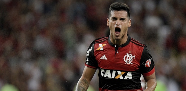 Miguel Trauco não apareceu na reapresentação do Flamengo no CT Ninho do Urubu - Alexandre Loureiro/Getty Images
