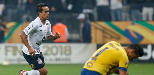 Jadson foi poupado do treino do Corinthians realizado na tarde desta sexta-feira - Marcello Zambrana/AGIF
