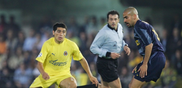 Riquelme e Verón nos tempos de Villarreal (amarelo) e Inter de Milão (azul e preto) - Denis Doyle/Getty Images - Denis Doyle/Getty Images