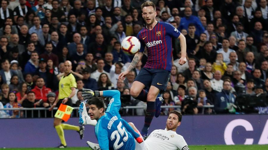 Ivan Rakitic abre o placar para o Barcelona em jogo contra o Real Madrid - REUTERS/Juan Medina