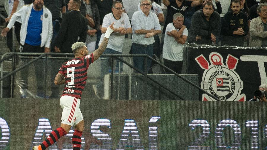 Gabigol comemora após marcar para o Flamengo contra o Corinthians pelo Campeonato Brasileiro - Alexandre Vidal/Flamengo