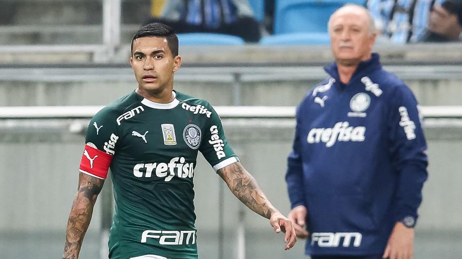 Felipão observa Dudu durante partida entre Palmeiras e Grêmio pelo Brasileirão - Pedro H. Tesch/AGIF