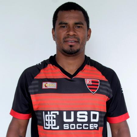 Mazinho, jogador do Oeste