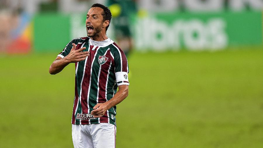 Nenê comemora um de seus gols na partida entre Fluminense e Figueirense no Maracanã - Thiago Ribeiro/AGIF