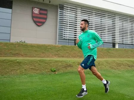 Flamengo: Mauricio Isla chega com status de absoluto e no papel de  referência