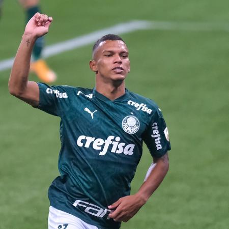 Gabriel Veron comemora gol pelo Palmeiras contra o Delfin, em jogo da Libertadores 2020 - Marcello Zambrana/AGIF