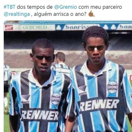 Ronaldinho Gaúcho e Tinga em jogo da base do Grêmio, em 1995 Ronaldinho Gaúcho e Tinga em jogo da base do Grêmio, em 1995