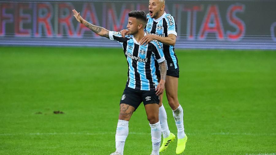 Matheus Henrique comemora gol contra o Santos - Pedro H. Tesch/AGIF