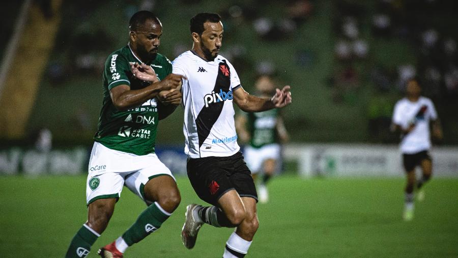 Thales e Nenê disputam lance em Guarani x Vasco pela Série B - Diogo Reis/AGIF