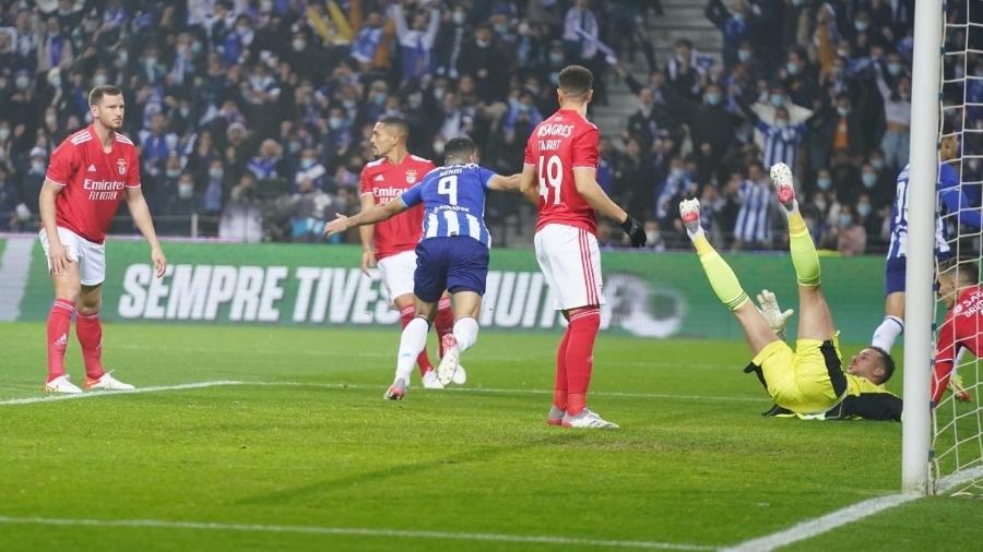 Taremi, do Porto, comemora gol marcado por Evanílson diante do Benfica; resultado complicou vida de Jorge Jesus no cargo - Reprodução/Twitter