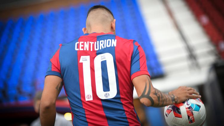 Ricardo Centurión com a camisa do San Lorenzo; ele não teve trajetória marcante no clube