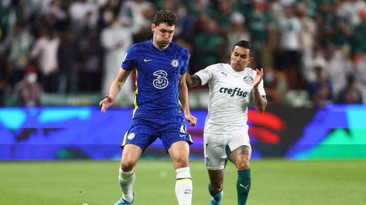 Dudu disputa bola com Christensen na final do Mundial entre Palmeiras e Chelsea - Francois Nel/Getty Images - Francois Nel/Getty Images