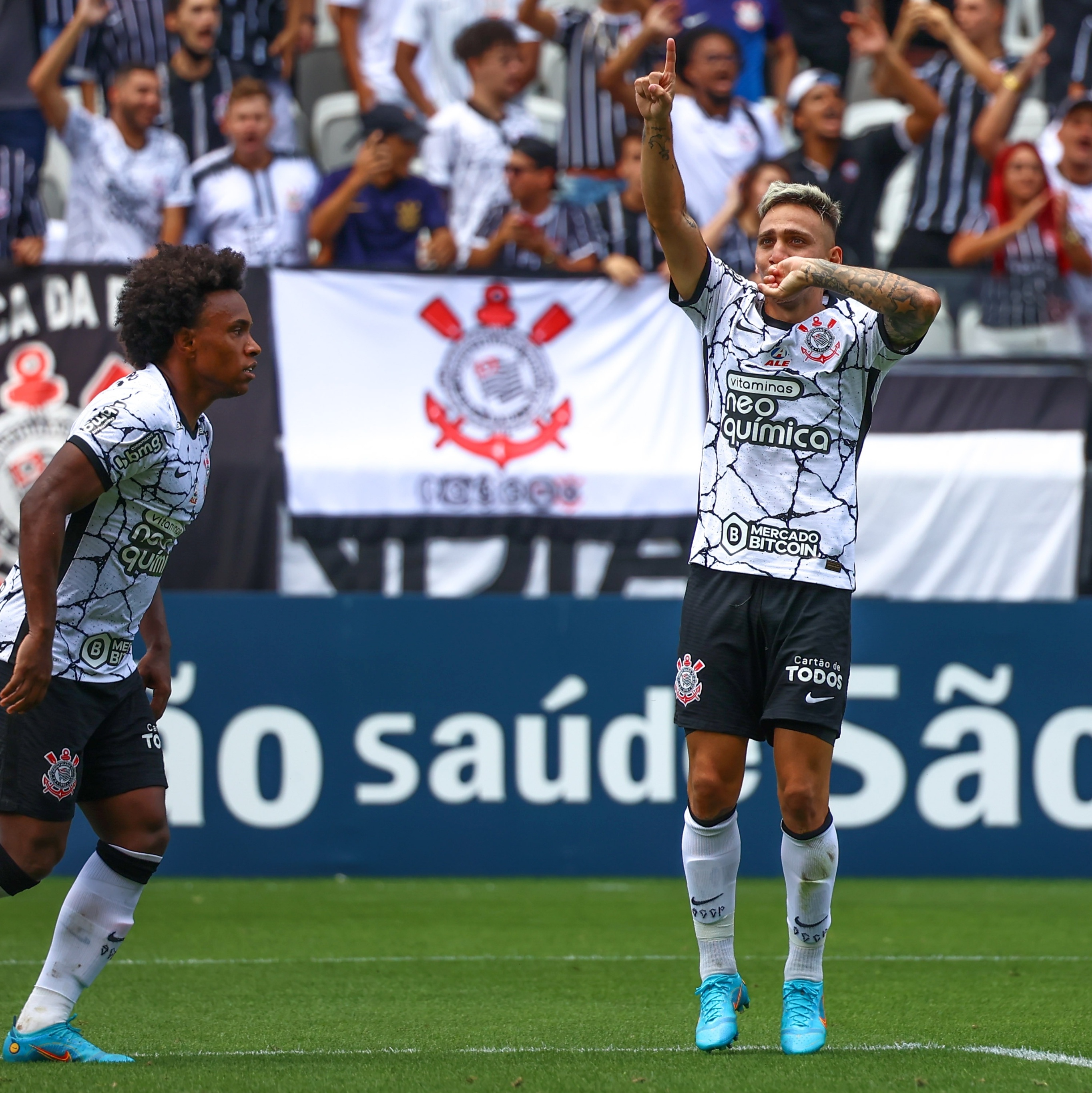 Corinthians vence Red Bull Bragantino e conquista de forma inédita