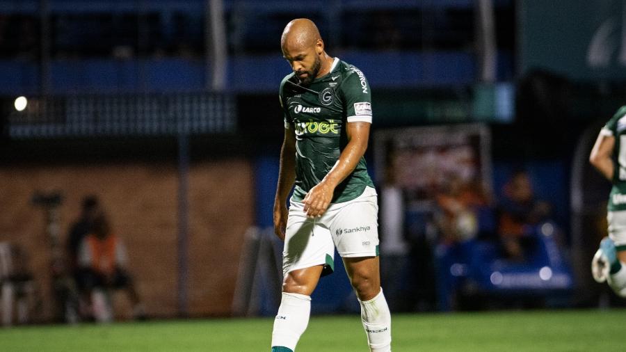 Fellipe Bastos, do Goiás, relata ofensa racista em jogo contra o Atlético-GO - ROBERTO ZACARIAS/ISHOOT/ESTADÃO CONTEÚDO