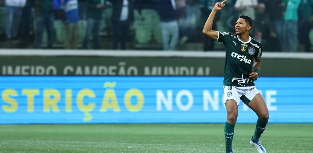 Rony, do Palmeiras, comemora gol contra o Botafogo pelo Campeonato Brasileiro