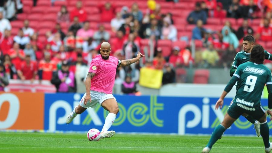 Rodrigo Moledo foi capitão do Internacional contra o Goiás - Ricardo Duarte/Inter