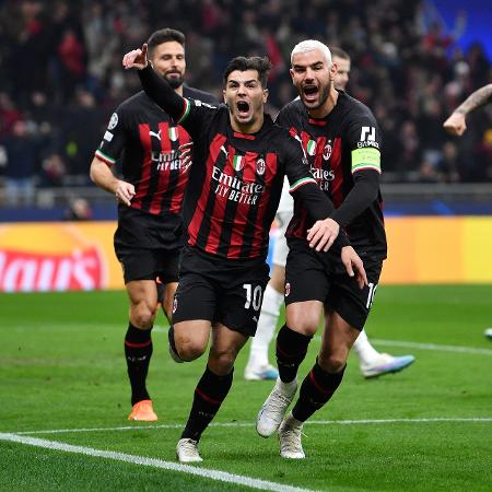 Jogadores do Milan comemoram gol sobre o Totteham nas oitavas de final da Liga dos Campeões - Valerio Pennicino - UEFA/UEFA via Getty Images