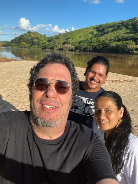 Na prainha, com Shirley Krenak e o guerreiro Giovani - Arquivo pessoal