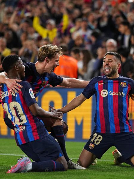 Jordi Alba comemora gol do Barcelona sobre o Osasuna, pelo Campeonato Espanhol. - Alex Caparros/Getty Images