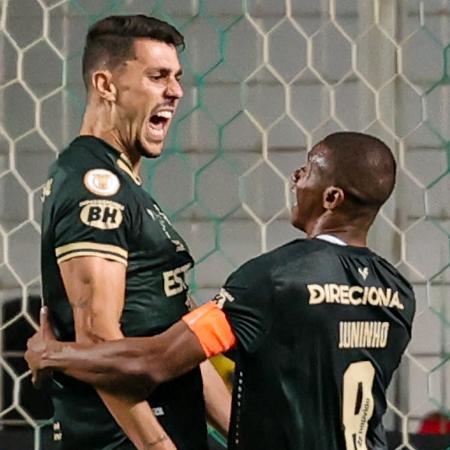 Danilo Avelar comemora gol do América-MG sobre o Corinthians em jogo do Campeonato Brasileiro - Gilson Junio/AGIF