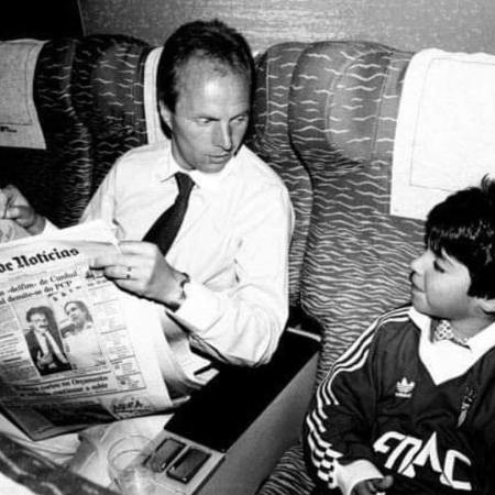 António Oliveira, técnico do Corinthians, quando criança ao lado de Sven Goran Eriksson