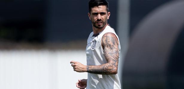 Coronado testado em três posições nos primeiros treinos do Corinthians