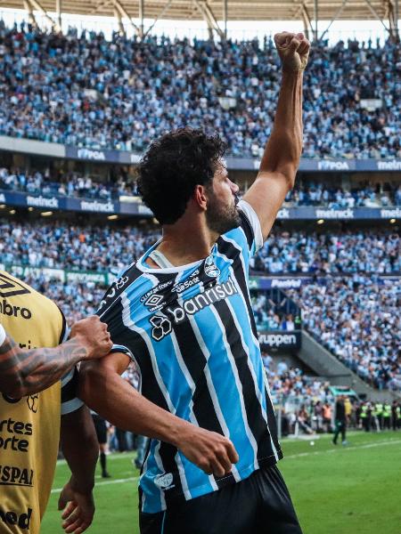 Comemoração de Diego Costa após o gol pelo Grêmio