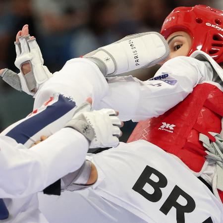 Caroline Juma em ação nas oitavas de final do taekwondo até 67kg nas Olimpíadas de Paris