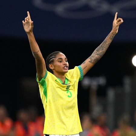 Tarciane, da seleção brasileira feminina, durante a semifinal das Olimpíadas contra a Espanha