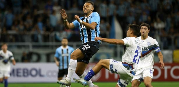 Falha de Volpi não impede avanço do Grêmio na Sul-Americana