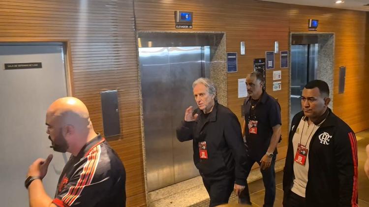 Jorge Jesus chega ao Maracanã para acompanhar Flamengo x Coritiba, pelo Brasileiro