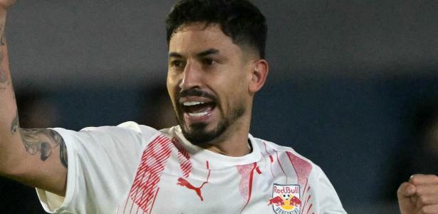 Bragantino avança às oitavas da Sul-Americana com vitória suada
