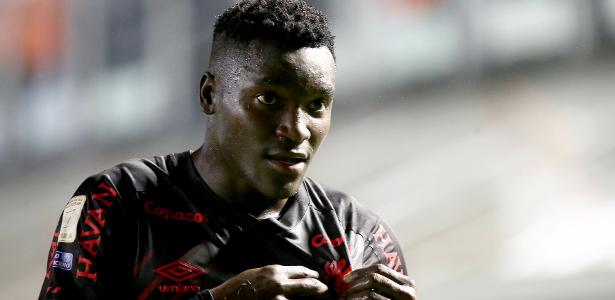Casagrande: Furacão Kevin Viveros passa por Santos e destrói a Vila Belmiro