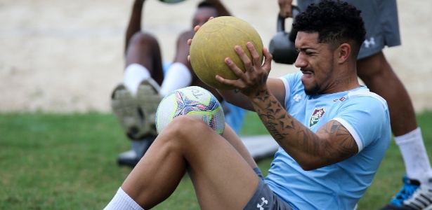 Douglas tem volta prevista para a segunda quinzena de setembro - Lucas Merçon/Fluminense