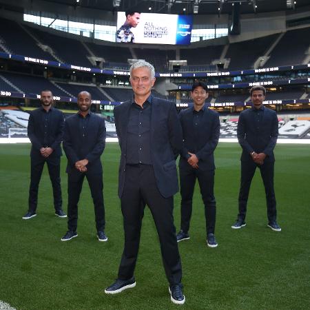 José Mourinho vai liderando o Tottenham - Tottenham Hotspur FC via Getty Images