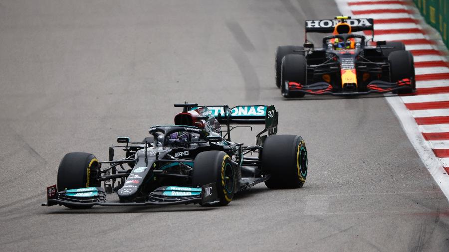 Lewis Hamilton em ação durante o Grande Prêmio da Rússia da Fórmula 1 - REUTERS