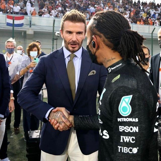 David Beckham cumprimenta Lewis Hamilton