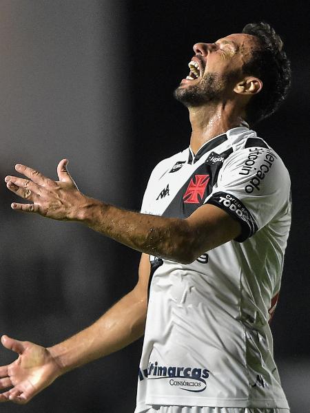 Nenê lamenta chance perdida em Vasco x Sampaio Corrêa, na Série B - Thiago Ribeiro/AGIF