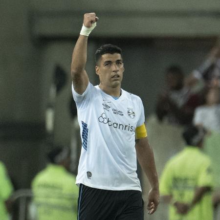 Suárez celebra seu gol pelo Grêmio contra o Fluminense pelo Campeonato Brasileiro