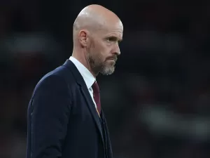 Manchester United demite Ten Hag e anuncia ex-camisa 10 do clube como interino