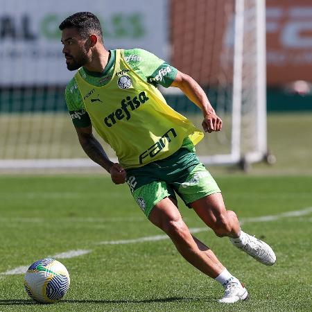 Bruno Tabata retornou ao Palmeiras após empréstimo no Qatar SC, mas não faz parte dos planos