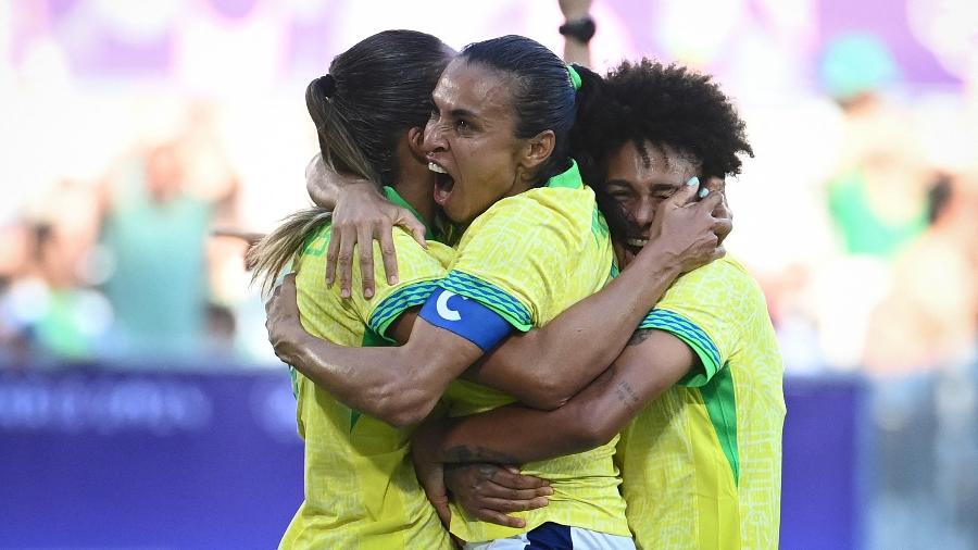 Marta vibra em vitória do Brasil