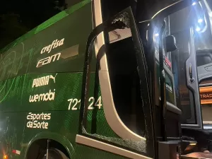 Ônibus do time feminino do Palmeiras é apedrejado a caminho da premiação