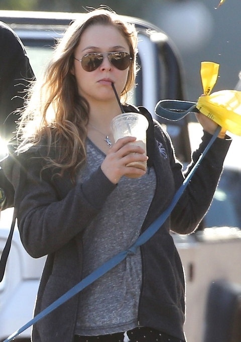 Ronda Rousey é flagrada passeando por Los Angeles pela primeira vez depois da derrota para Holly Holm no UFC 193 - Reprodução/TMZ