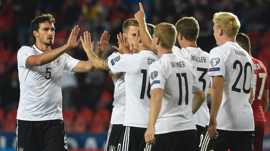 Alemanha comemora gol sobre República Tcheca em partida válida pelas Eliminatórias - AFP PHOTO / Michal Cizek